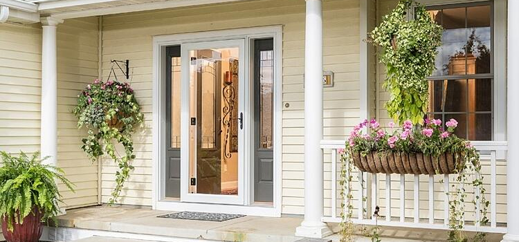 screen door installation in Kingsburg